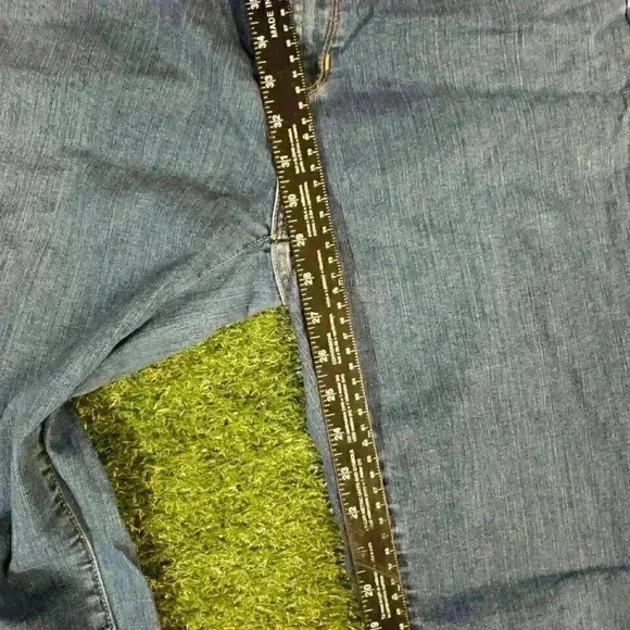 L.L. Bean Women's Classic Fit Bootcut Jeans Size 12MT Medium Wash High Rise - Picture 6 of 8